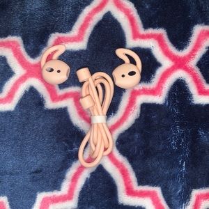 Ear piece grippers
